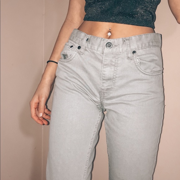 gray Levi boyfriend jeans - Picture 2 of 3